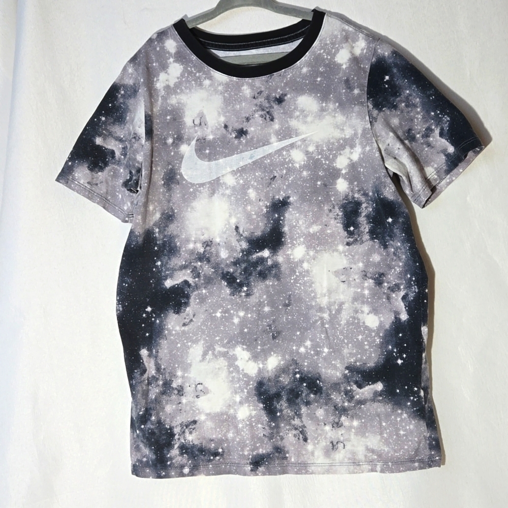 Nike Tee Athletic Cut Shirt Gray White  Black Galaxy Boys or Girls T-Shirt M